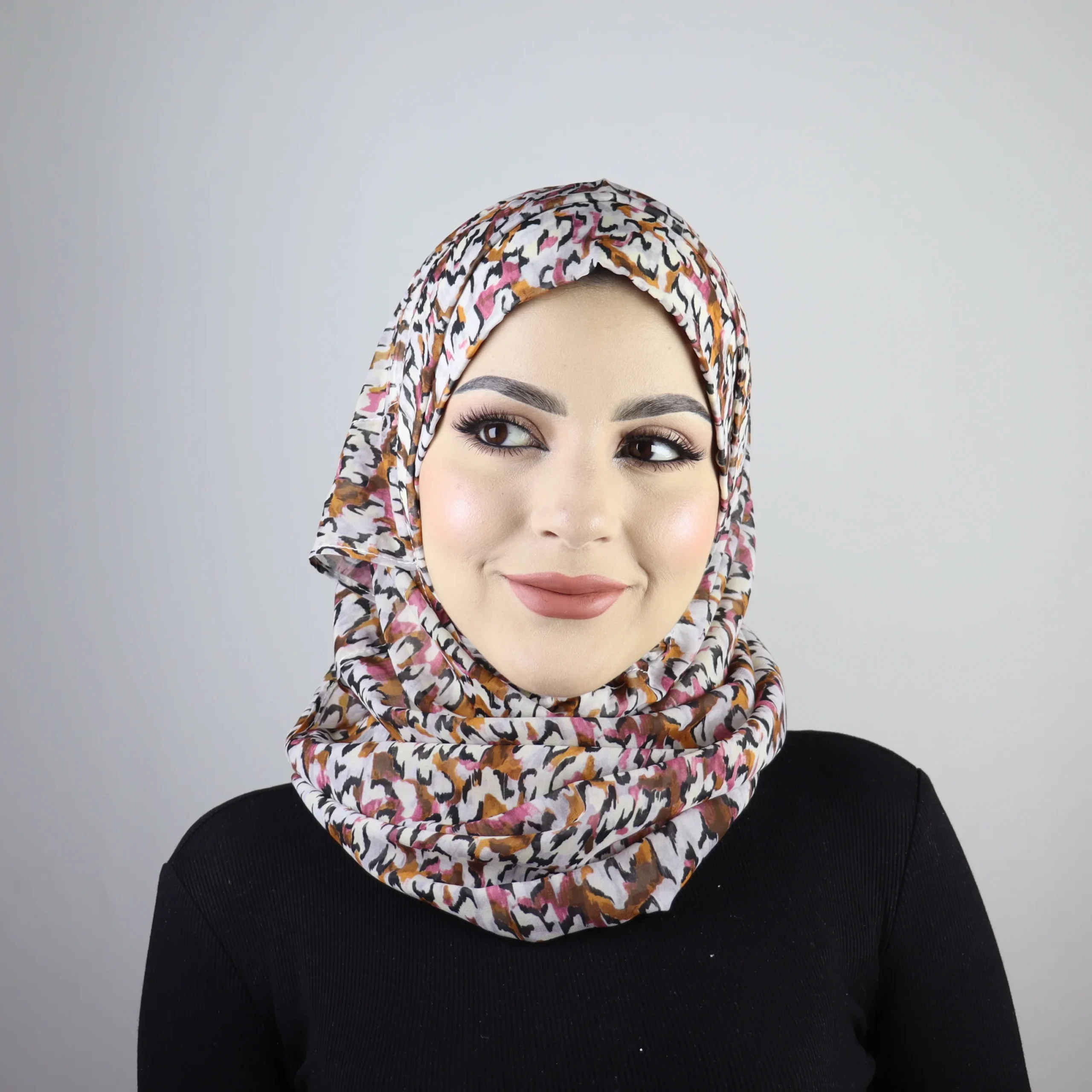 وشاح جاهز للارتداء وبونيه بشريط مطاطي مدمج