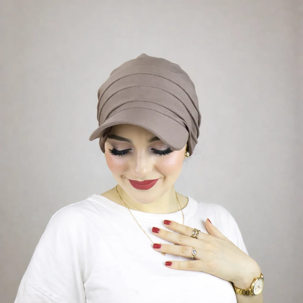 Turbante con visera ajustable
