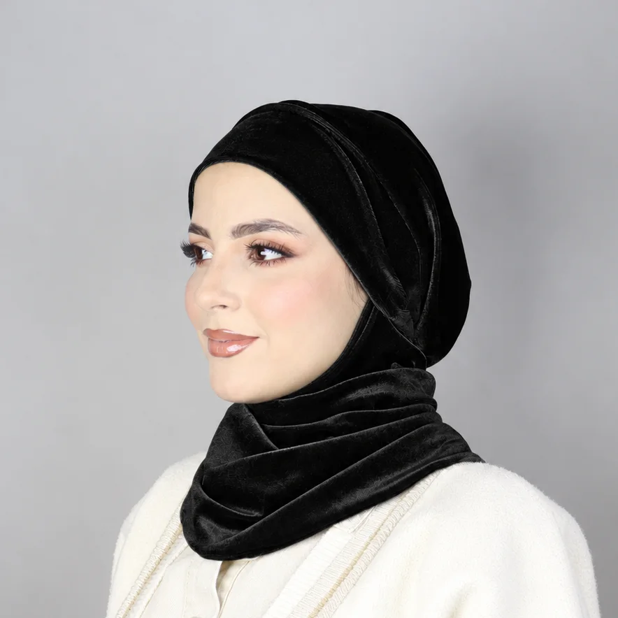 توربان مخملي أسود مع دفاية رقبة